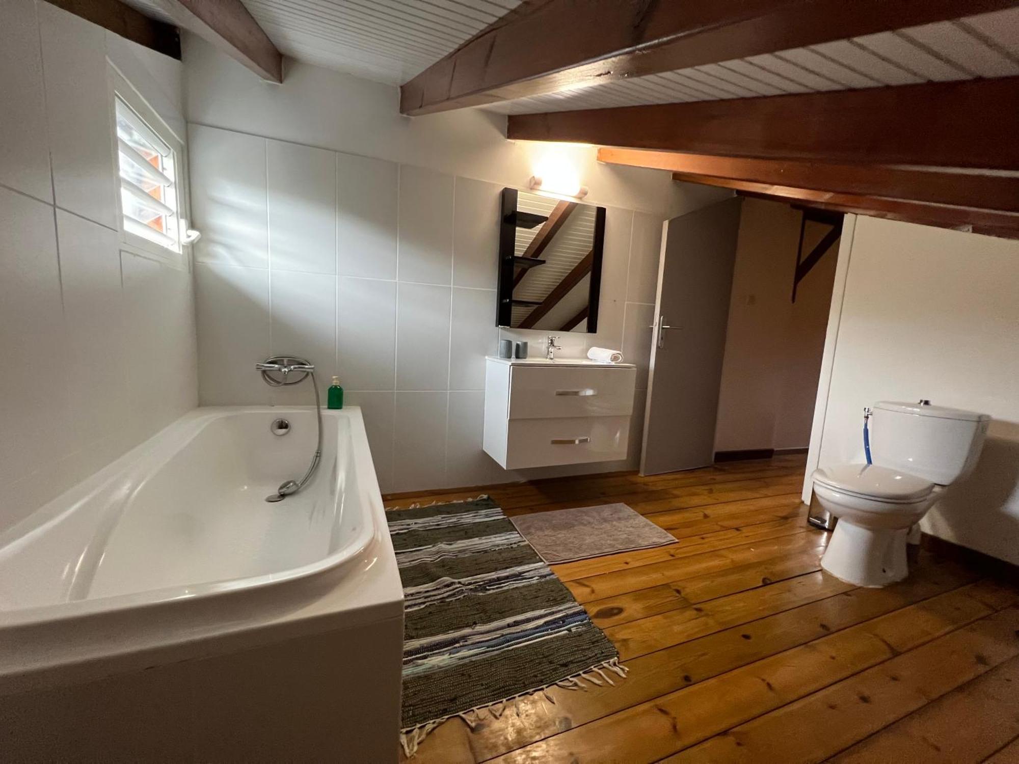 Villa Au Calme Avec Jacuzzi, Villa Le Boursoie Les Abymes Bagian luar foto