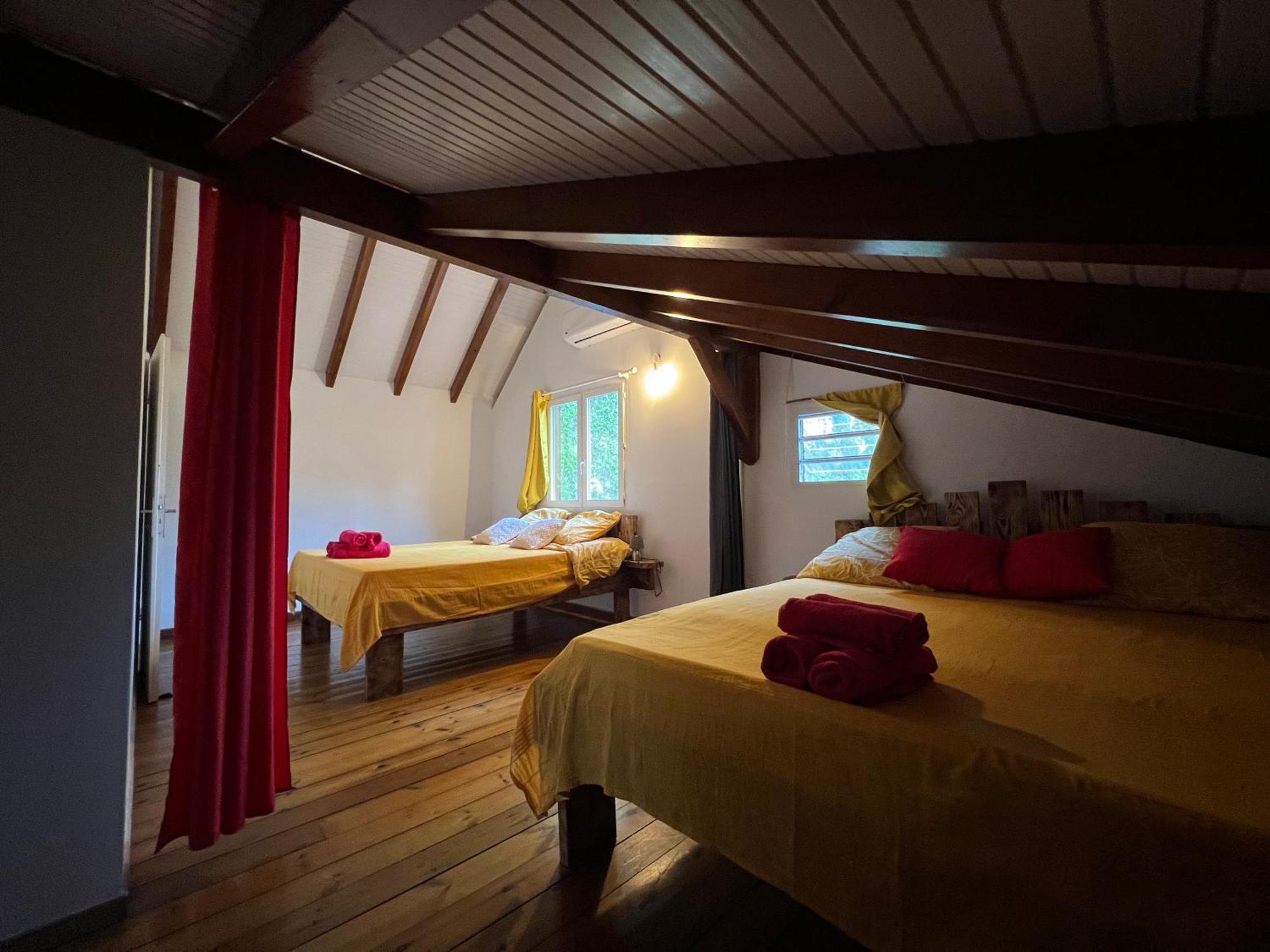 Villa Au Calme Avec Jacuzzi, Villa Le Boursoie Les Abymes Bagian luar foto