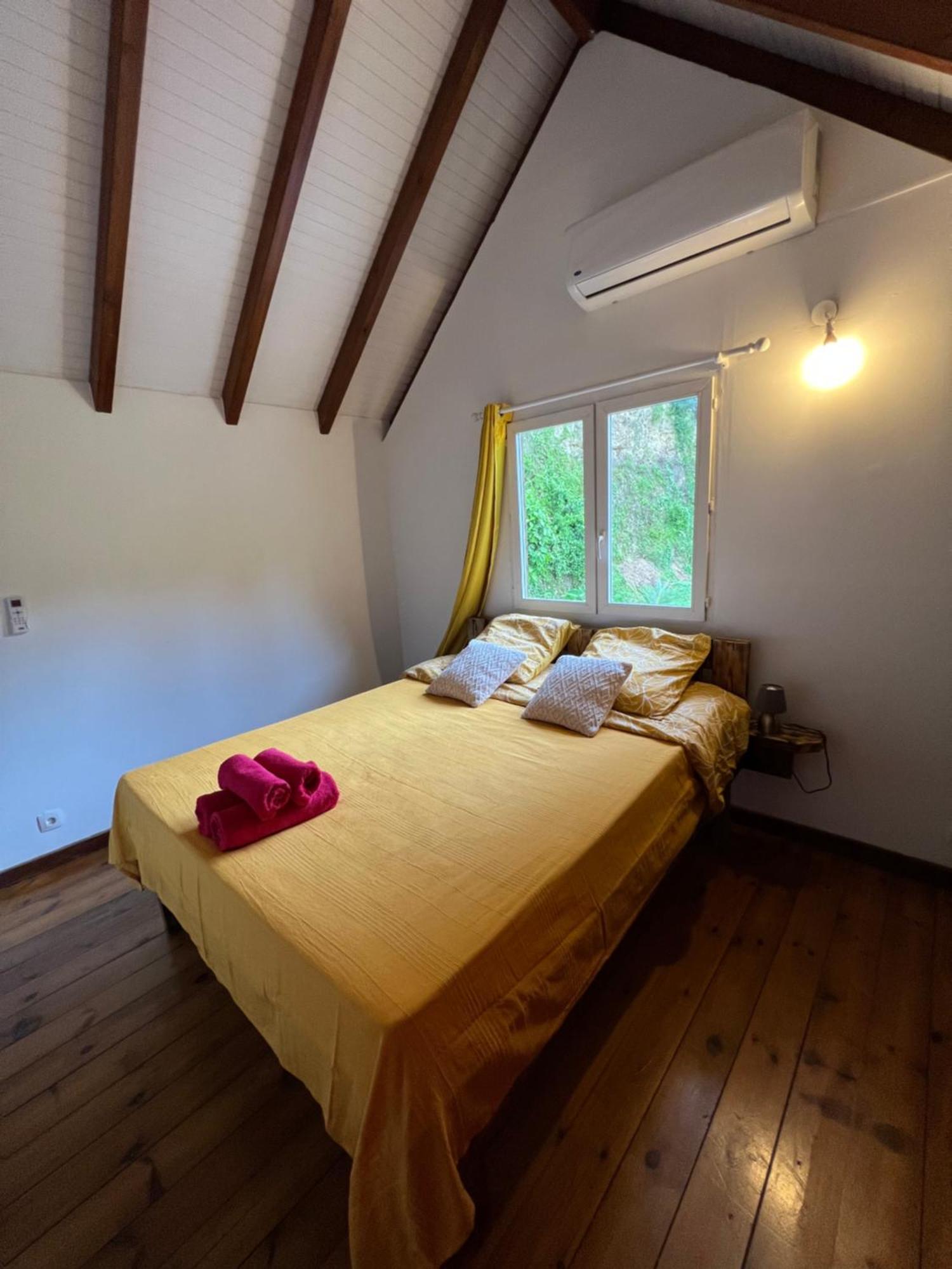 Villa Au Calme Avec Jacuzzi, Villa Le Boursoie Les Abymes Bagian luar foto
