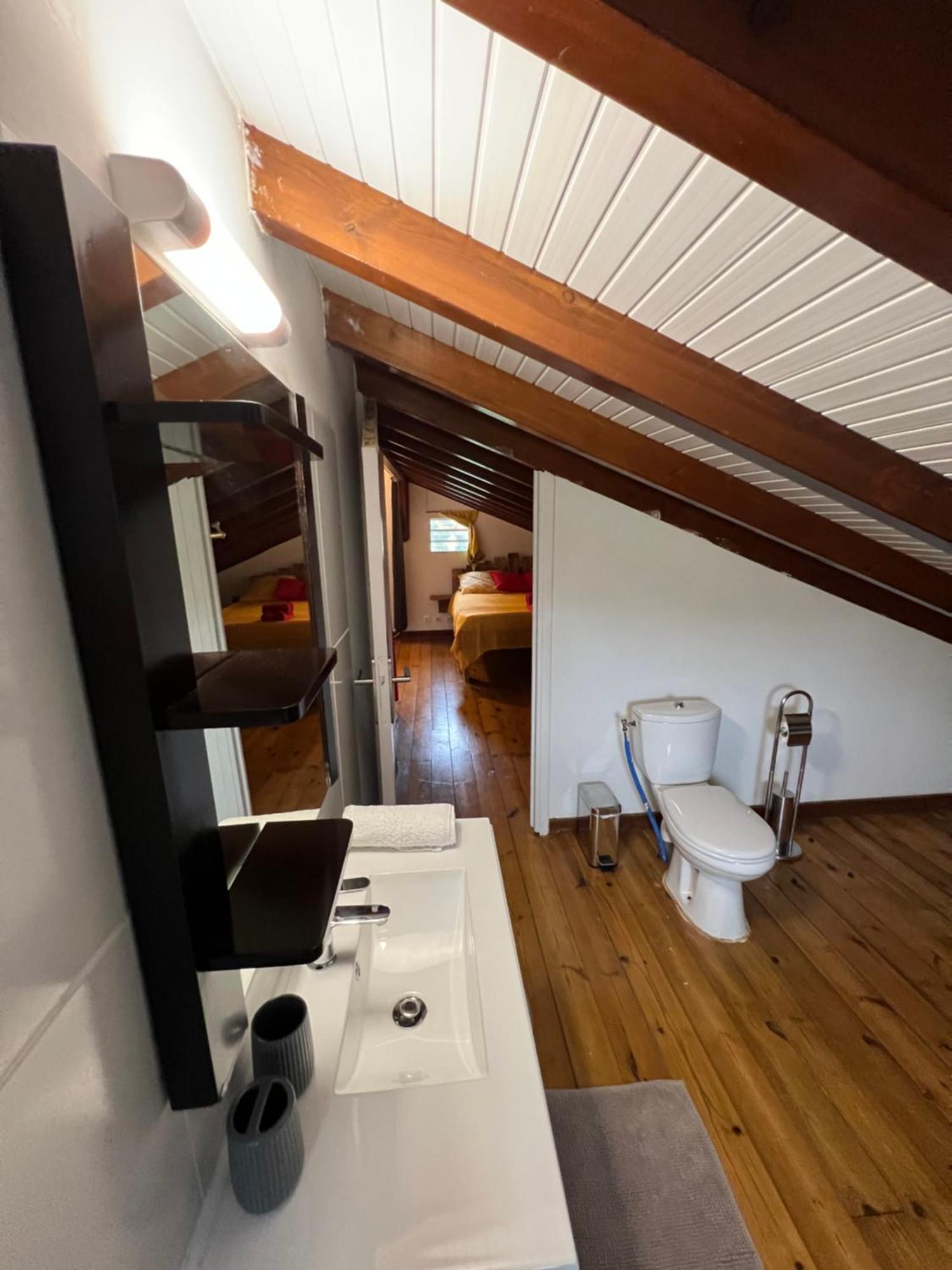 Villa Au Calme Avec Jacuzzi, Villa Le Boursoie Les Abymes Bagian luar foto