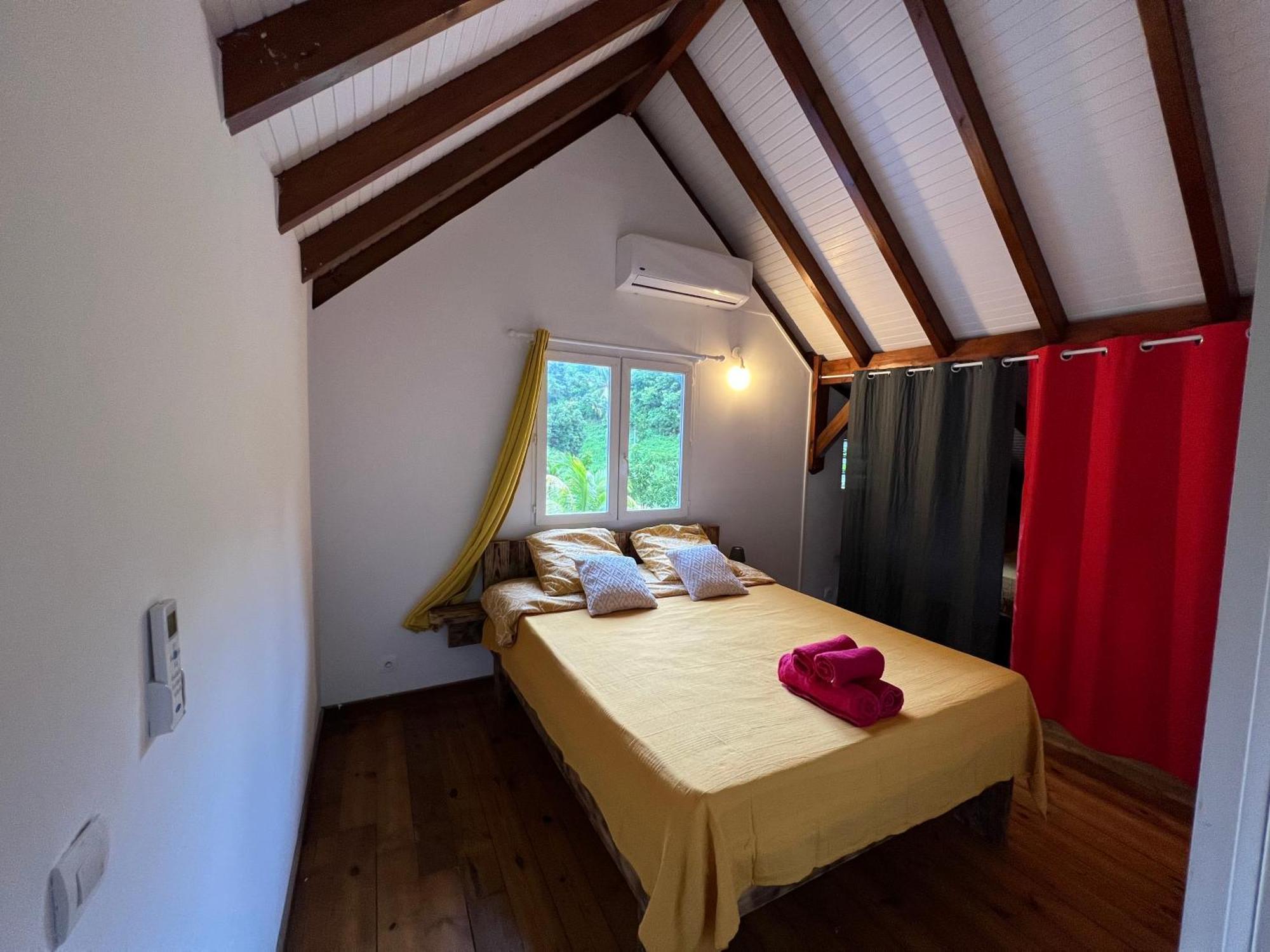 Villa Au Calme Avec Jacuzzi, Villa Le Boursoie Les Abymes Bagian luar foto