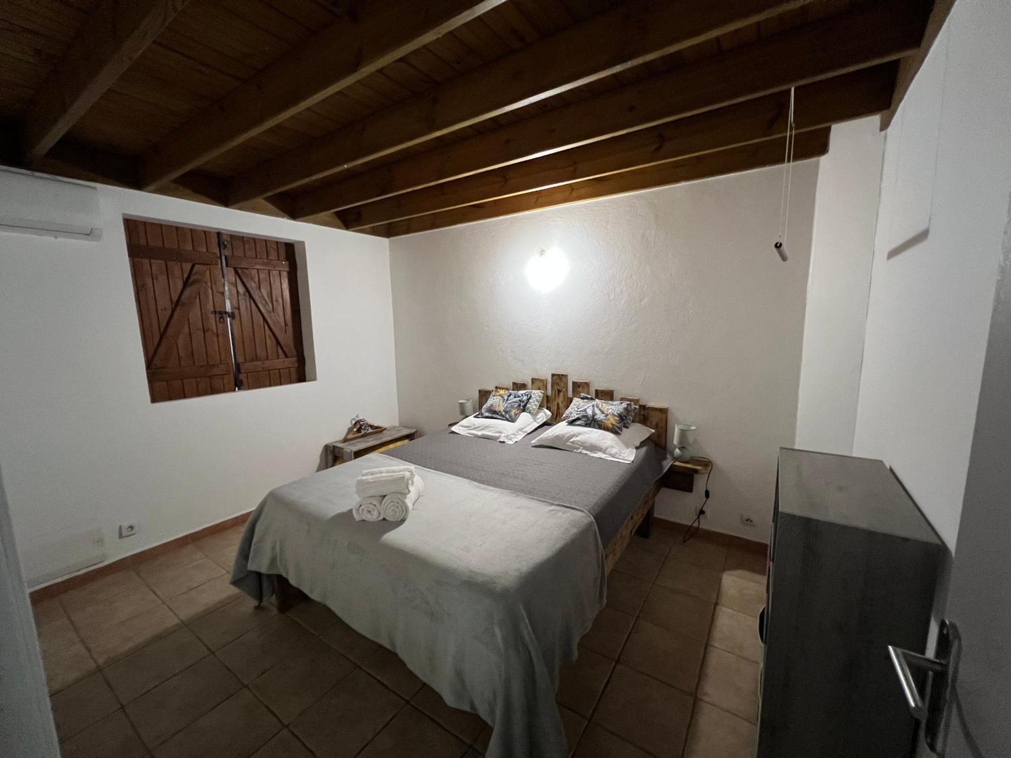 Villa Au Calme Avec Jacuzzi, Villa Le Boursoie Les Abymes Bagian luar foto