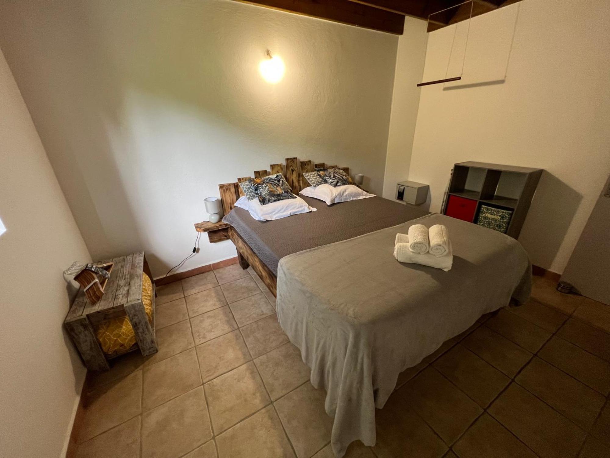 Villa Au Calme Avec Jacuzzi, Villa Le Boursoie Les Abymes Bagian luar foto