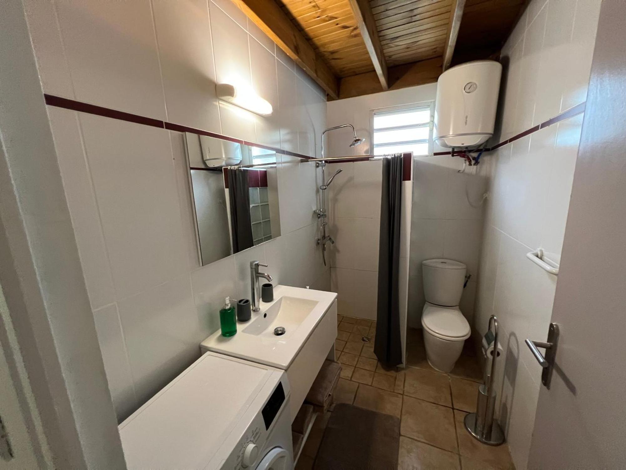 Villa Au Calme Avec Jacuzzi, Villa Le Boursoie Les Abymes Bagian luar foto