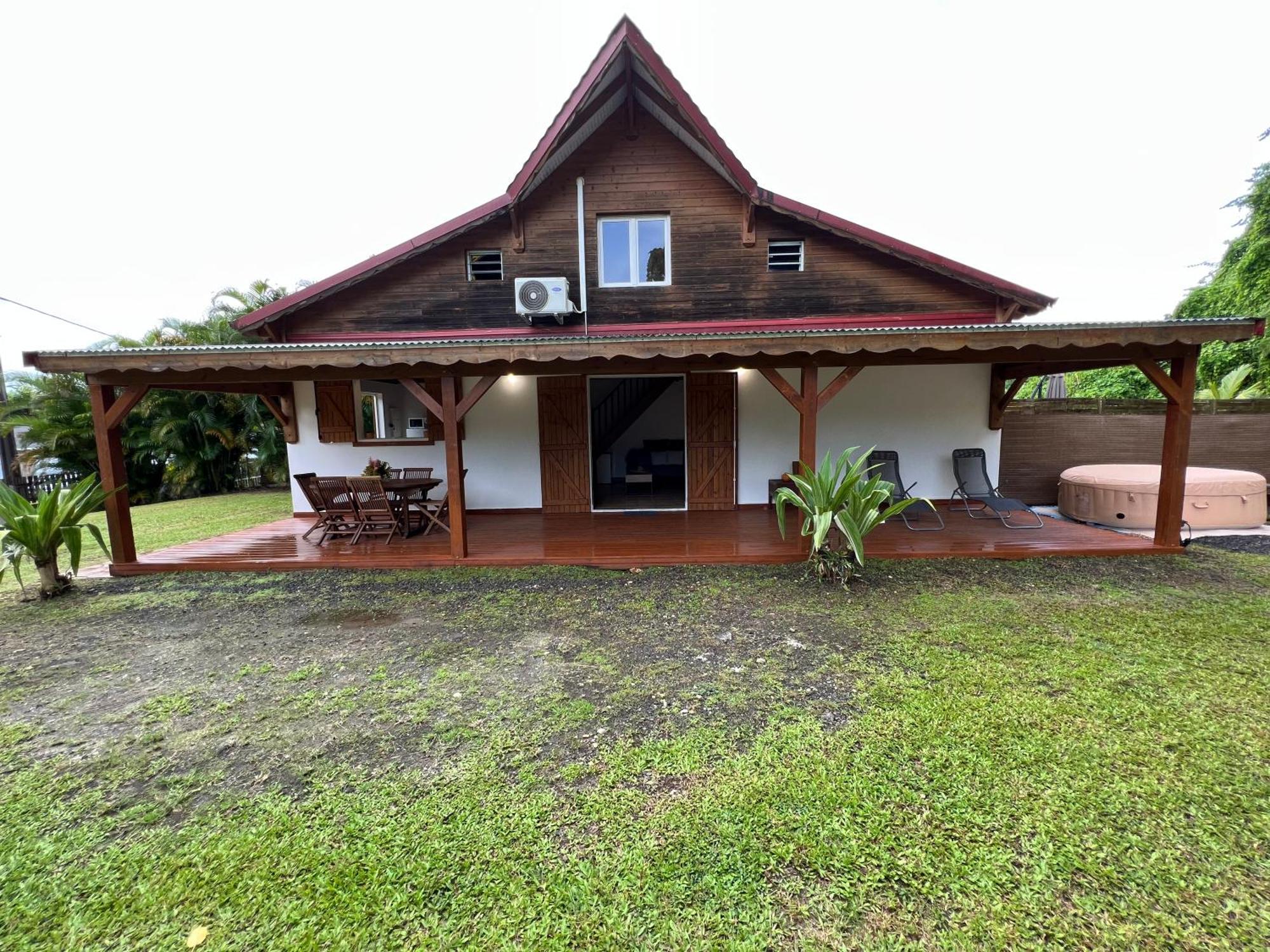 Villa Au Calme Avec Jacuzzi, Villa Le Boursoie Les Abymes Bagian luar foto
