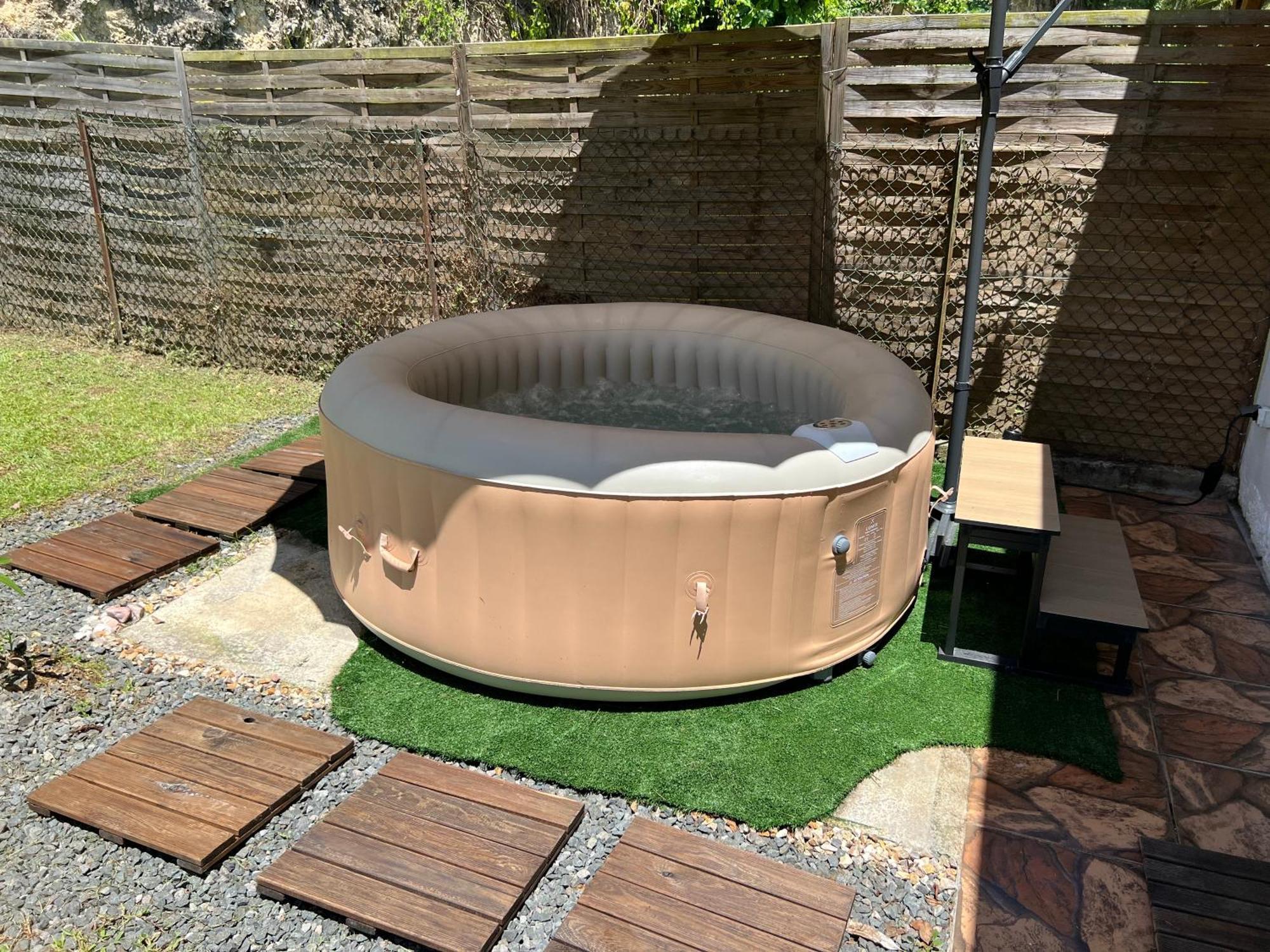Villa Au Calme Avec Jacuzzi, Villa Le Boursoie Les Abymes Bagian luar foto