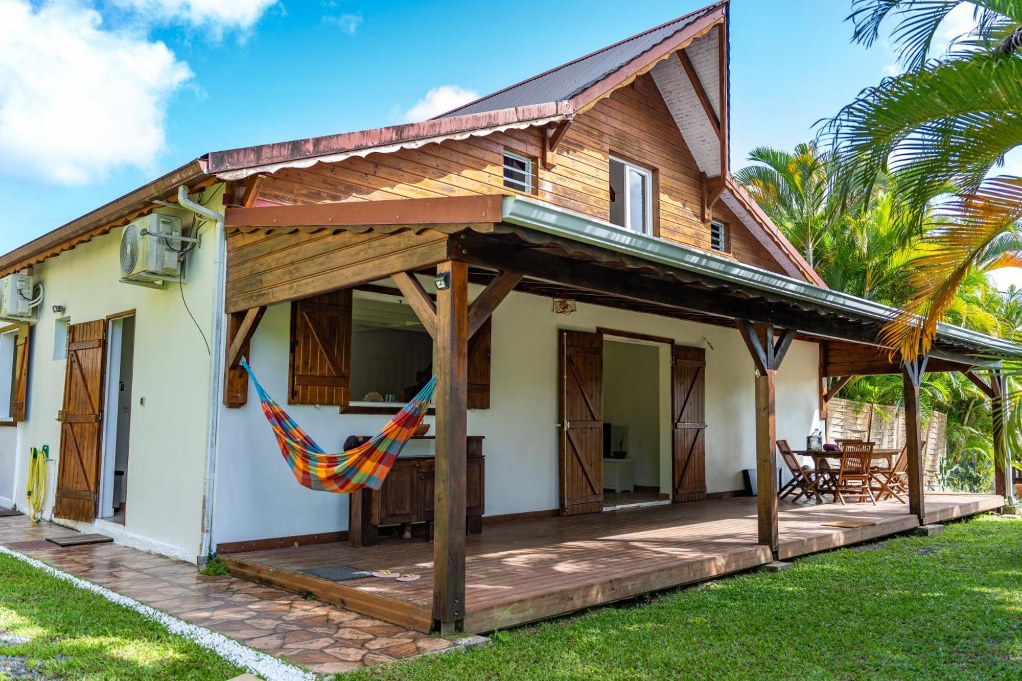 Villa Au Calme Avec Jacuzzi, Villa Le Boursoie Les Abymes Bagian luar foto