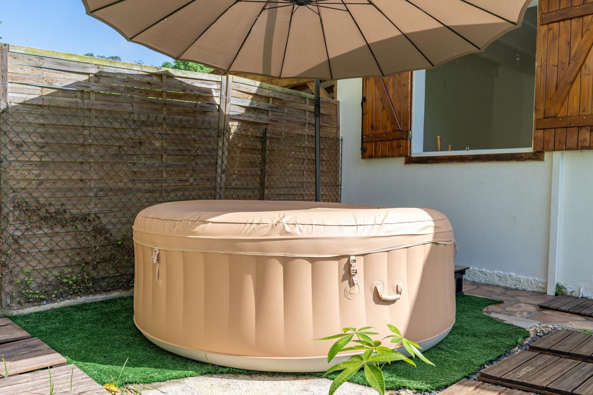 Villa Au Calme Avec Jacuzzi, Villa Le Boursoie Les Abymes Bagian luar foto