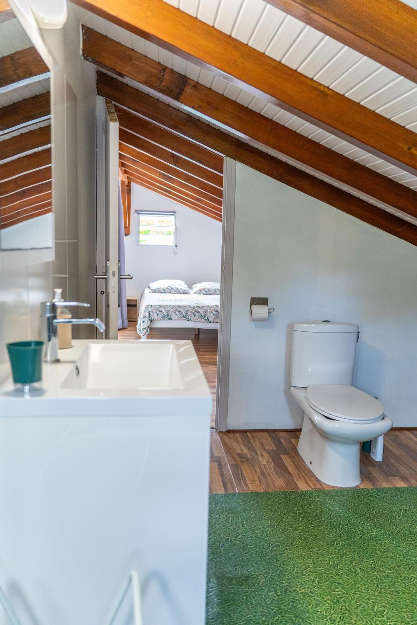 Villa Au Calme Avec Jacuzzi, Villa Le Boursoie Les Abymes Bagian luar foto