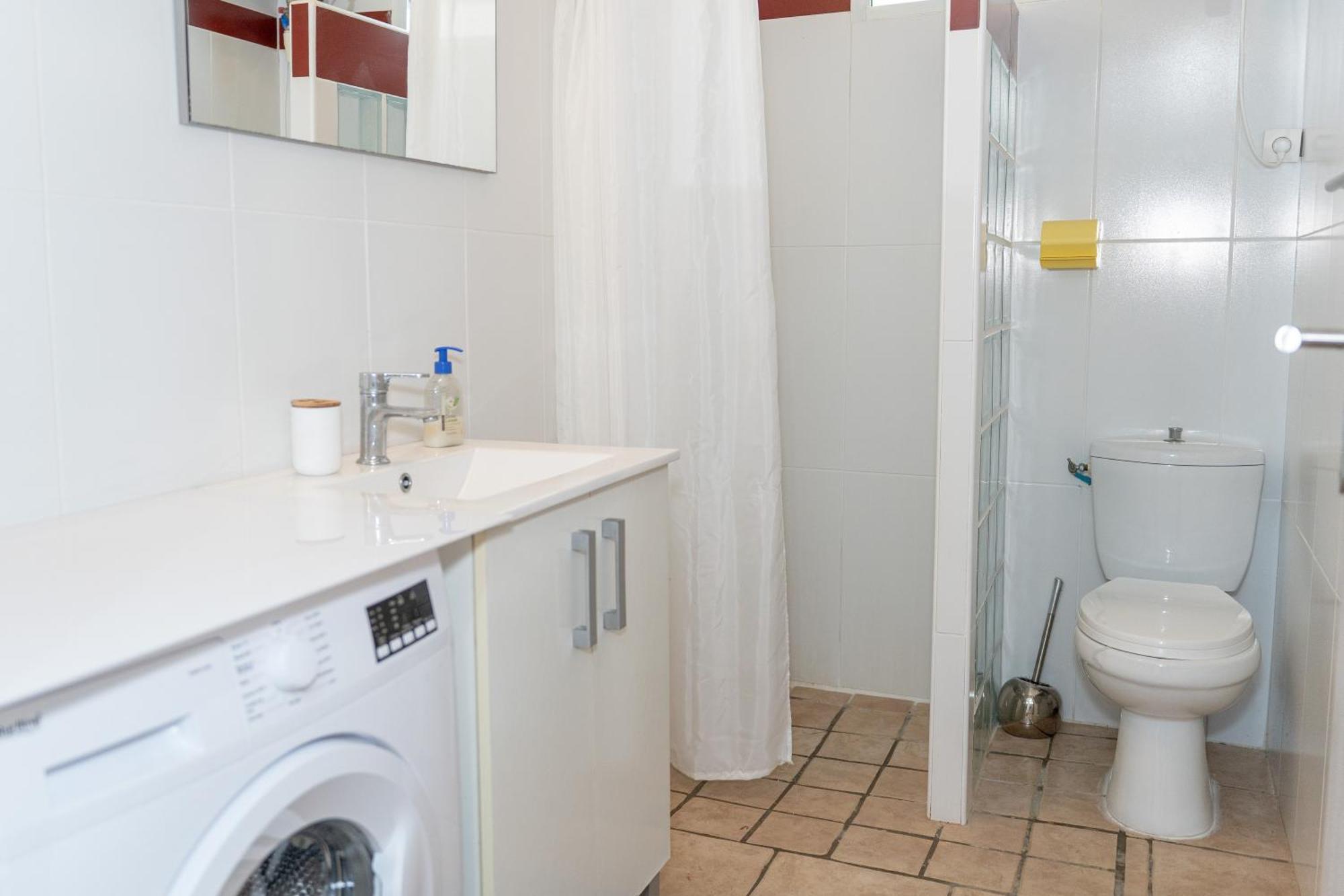 Villa Au Calme Avec Jacuzzi, Villa Le Boursoie Les Abymes Bagian luar foto