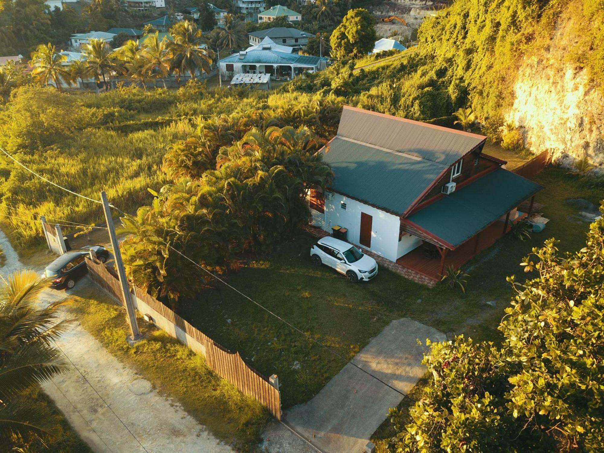 Villa Au Calme Avec Jacuzzi, Villa Le Boursoie Les Abymes Bagian luar foto