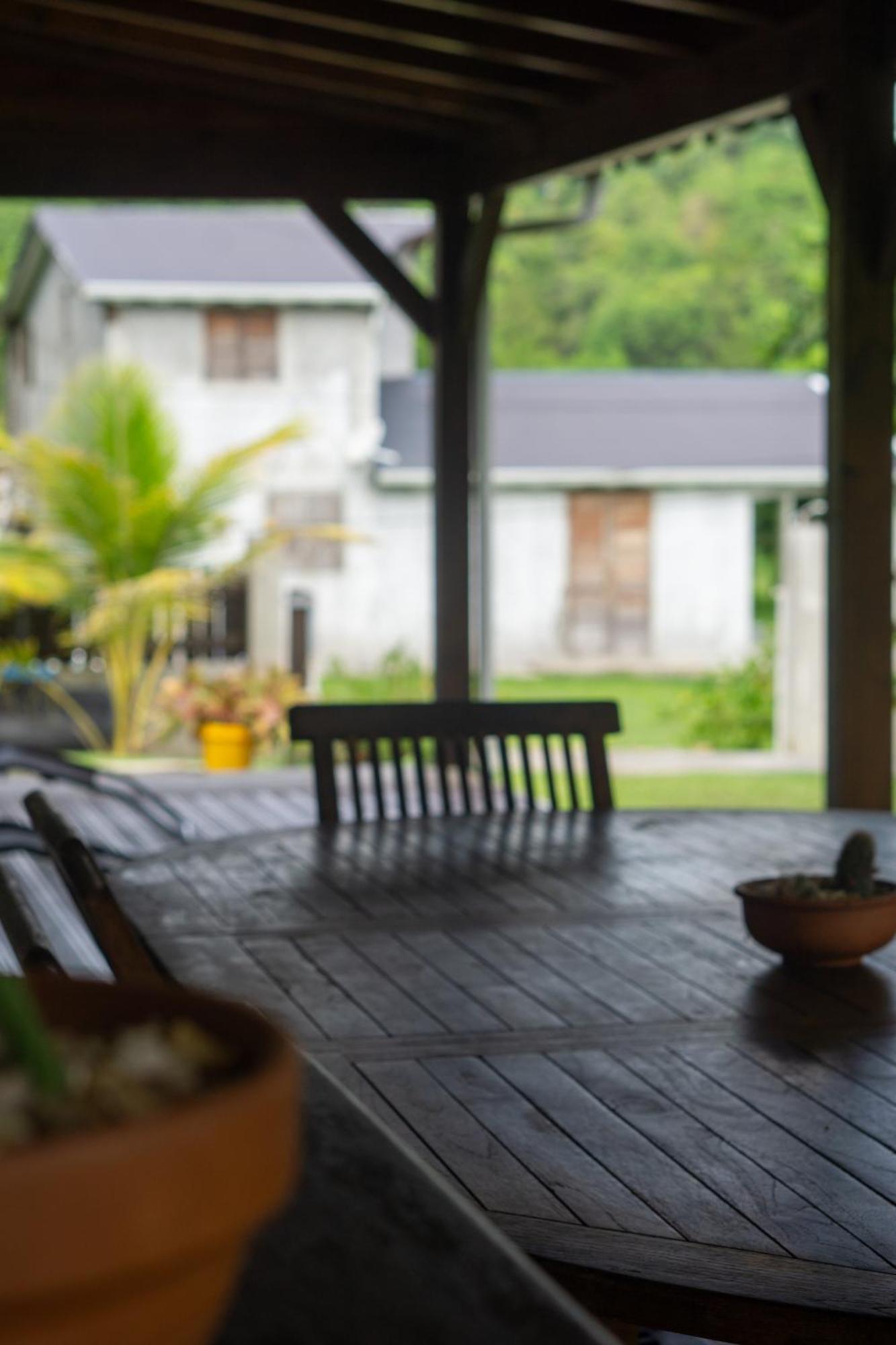 Villa Au Calme Avec Jacuzzi, Villa Le Boursoie Les Abymes Bagian luar foto