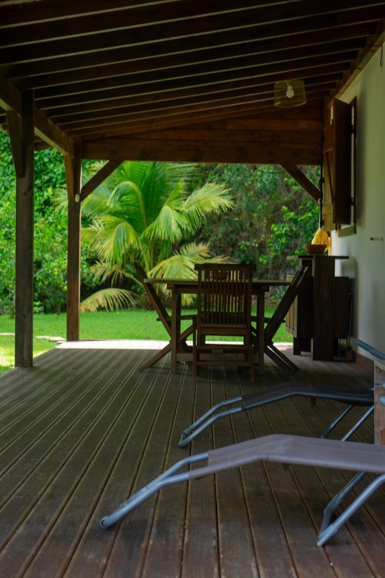 Villa Au Calme Avec Jacuzzi, Villa Le Boursoie Les Abymes Bagian luar foto